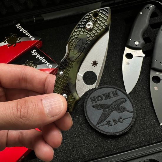 Складной нож Spyderco Dragonfly 28ZFPGR2 c клинком из стали VG-10, рукоять FRN