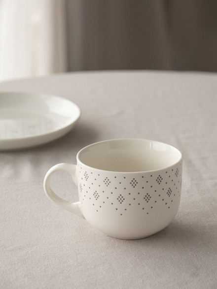 Кружка DeNASTIA орнамент ромбы из точек D11 15x8 490мл фарфор белый