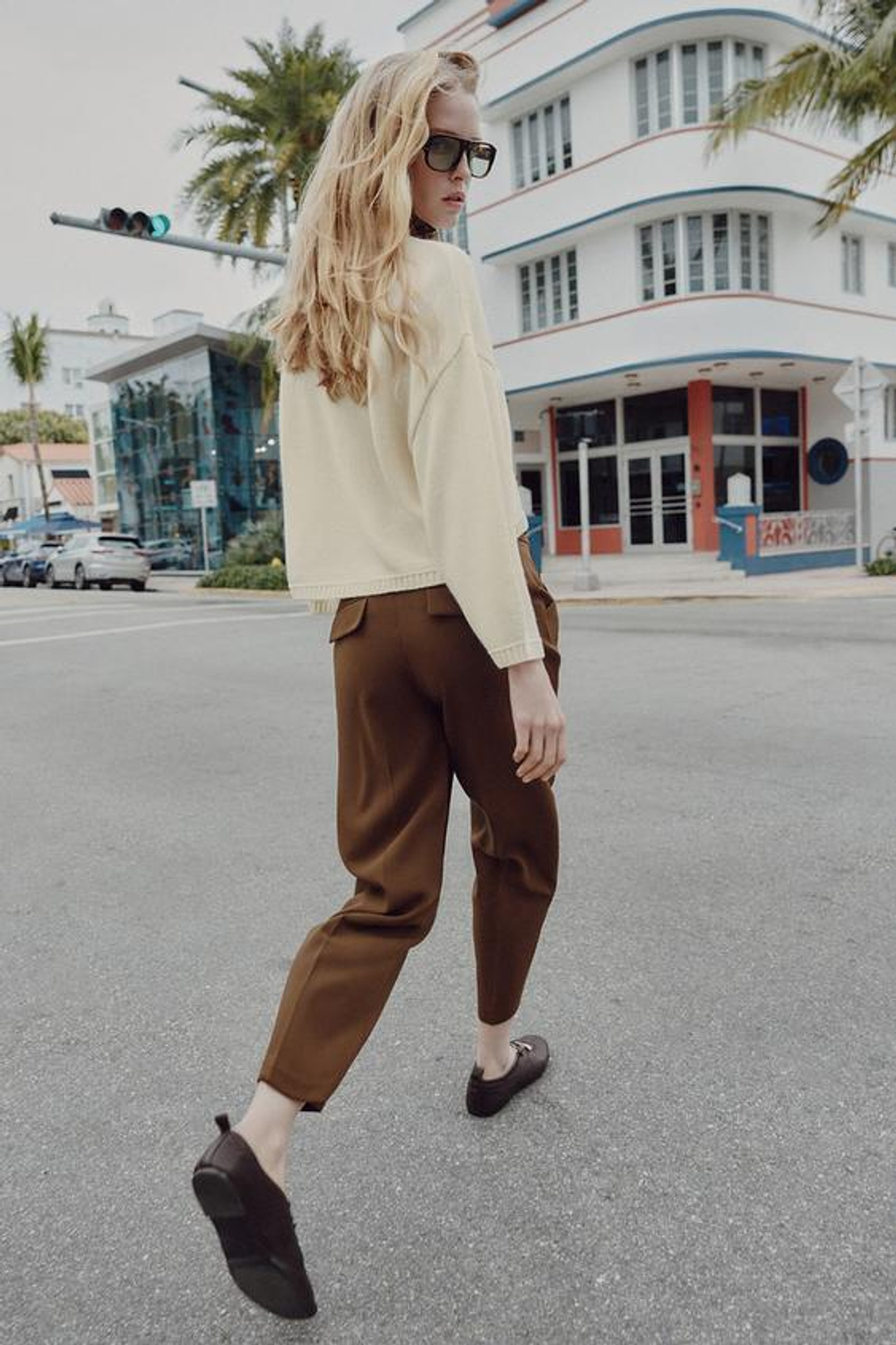 ZARA БРЮКИ С ЗАЩИПАМИ И РЕМНЕМ, КОРИЧНЕВЫЙ