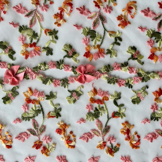 Вышивка на сетке летний сад 22 см