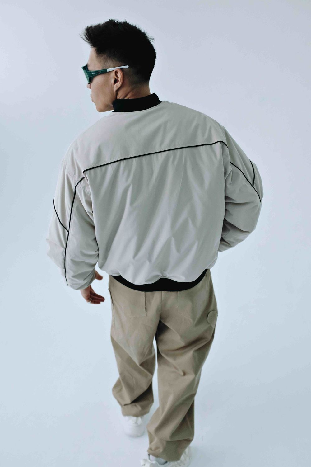 Бомбер VNVA бежевый