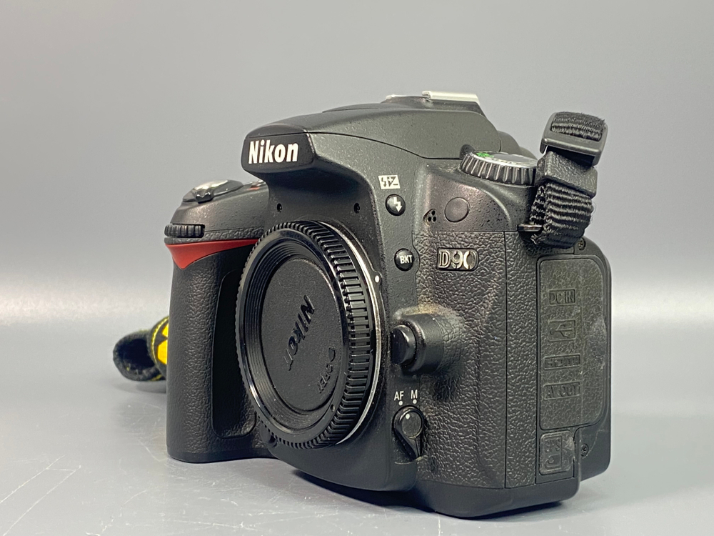 Nikon D90 Залипает зекрало