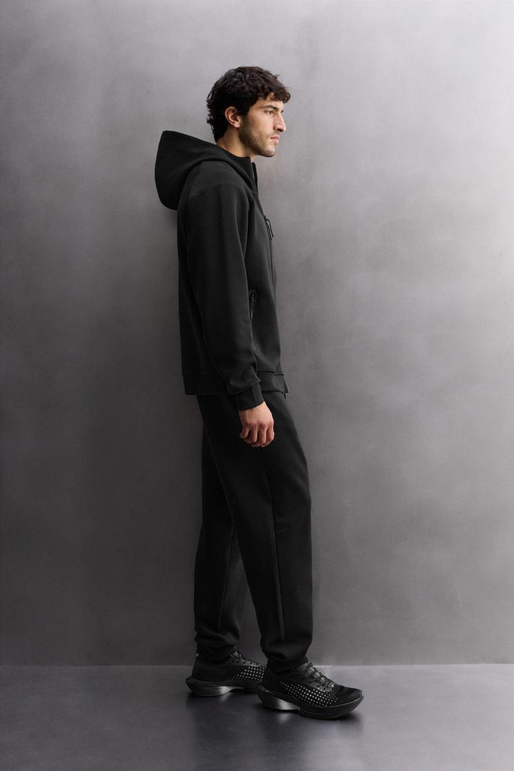 ZARA ТЕХНИЧЕСКАЯ ТОЛСТОВКА НА МОЛНИИ С КАПЮШОНОМ, ЧЕРНЫЙ