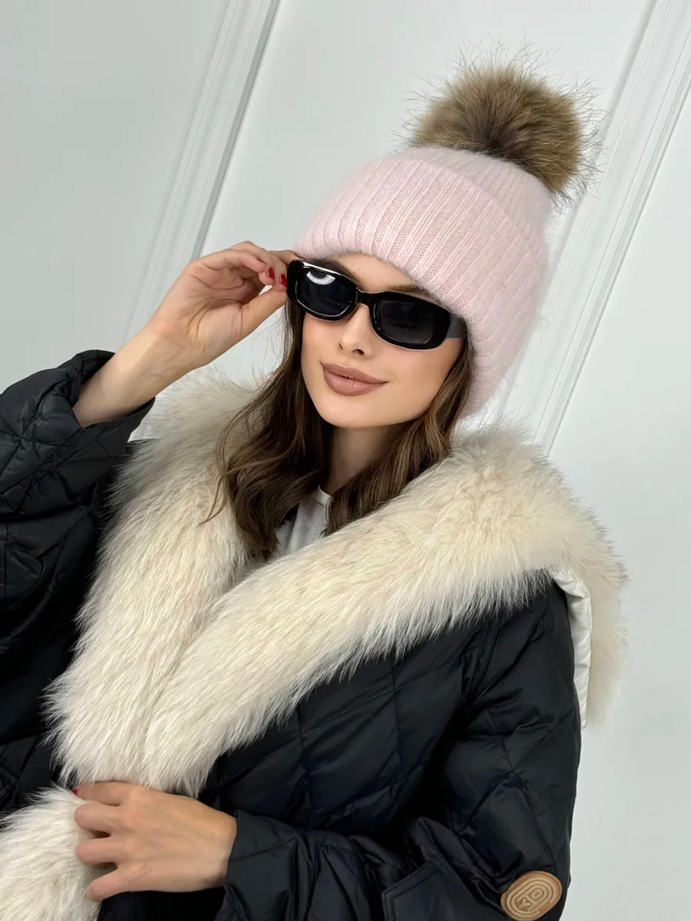 шапка ангора с меховым помпоном зимняя пушистая стильная