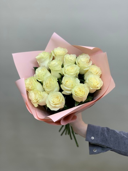 Букет 15 белых роз Эквадор 50см в пленке