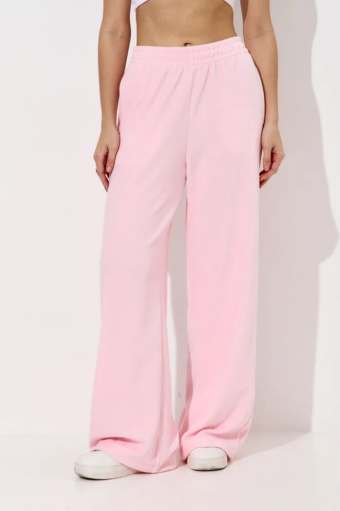 Широкие брюки на резинке из велюровой ткани розового цвета