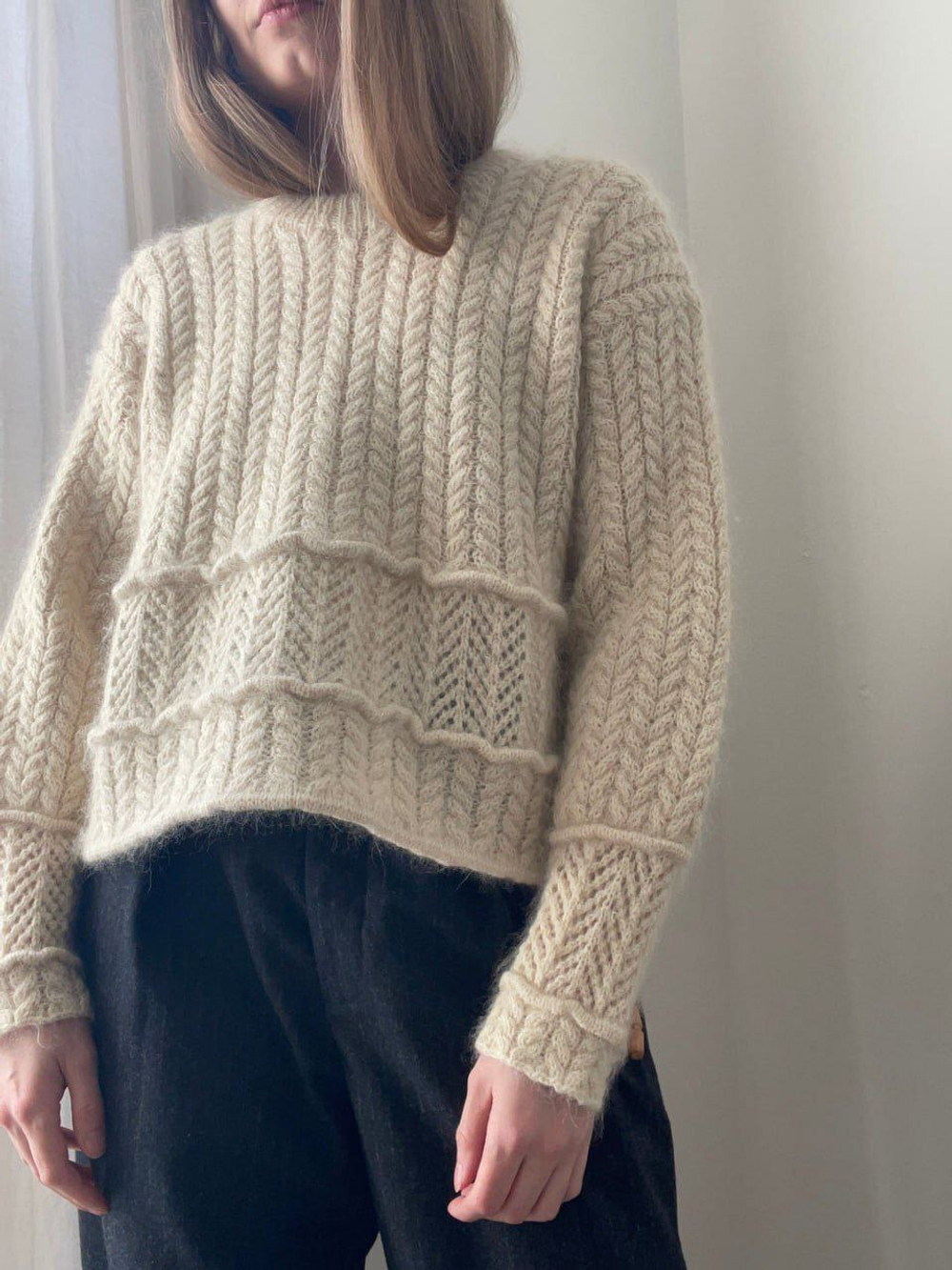 Описание по вязанию джемпера спицами "Love"