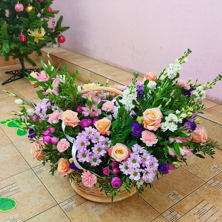 Авторская композиция в корзине