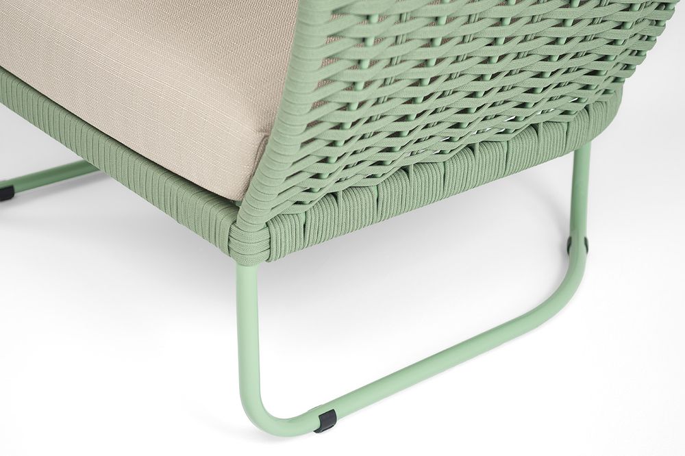 "Фиджи" кресло плетеное из роупа, каркас алюминий (RAL6021) глянец, роуп зеленый (4204) круглый tex/KT18-0024, 15 мм tex, ткань Mossle бежевая