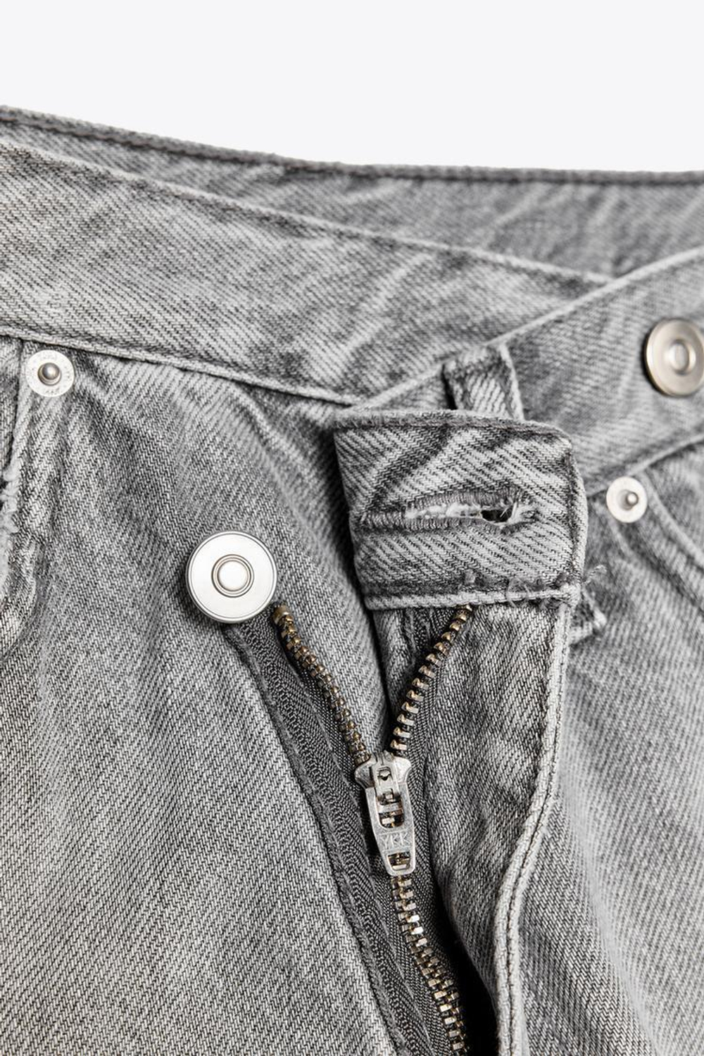 ZARA ДЖИНСЫ TRF WIDE-LEG С ВЫСОКОЙ ПОСАДКОЙ И КОСОЙ ЗАСТЕЖКОЙ, СВЕТЛО-СЕРЫЙ