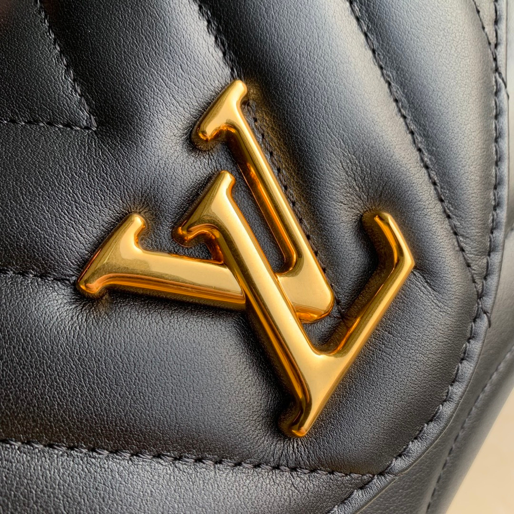 Louis Vuitton Hold Me