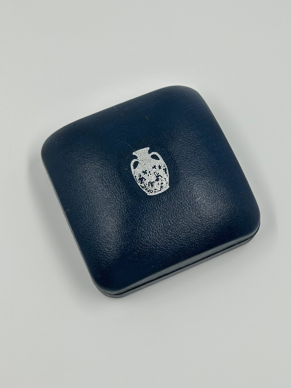 Брошь Wedgwood розовая