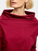 Лонгслив оверсайз с вырезом лодочка винный