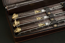 Подарочный набор шампуров в кейсе "Медведь"