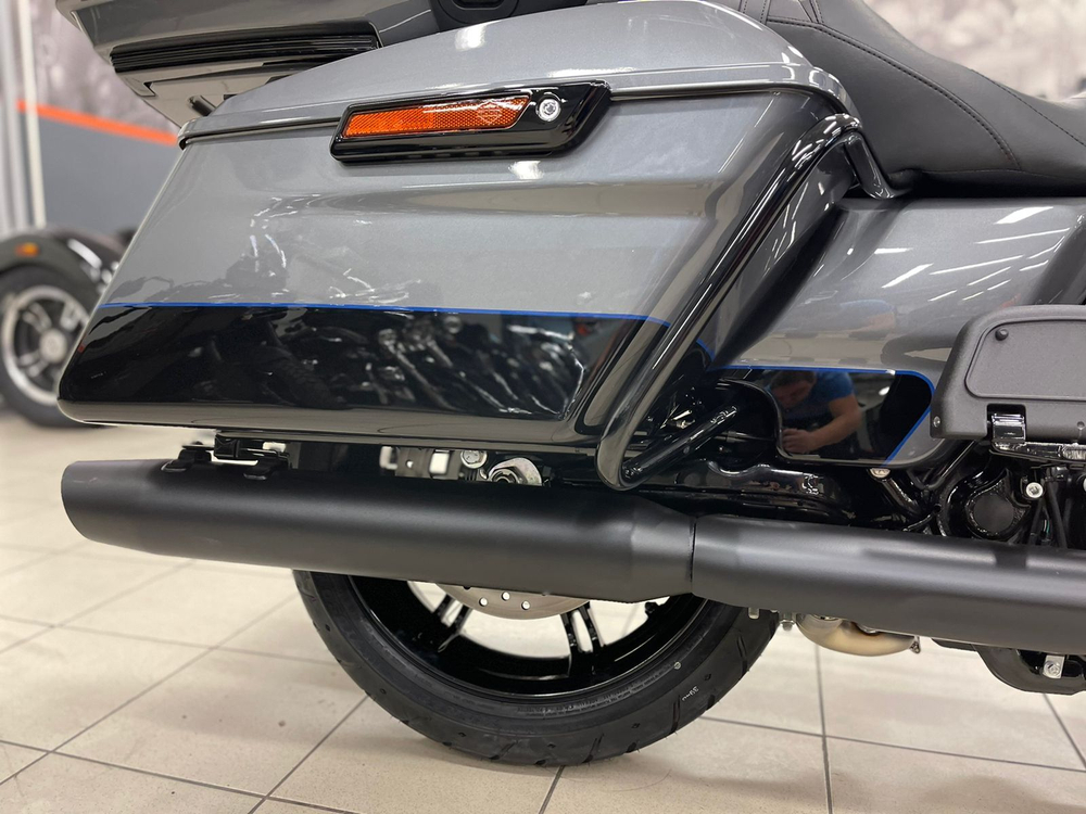 Road Glide Limited 114 Harley-Davidson - Gauntlet Gray Metallic (Black Finish)