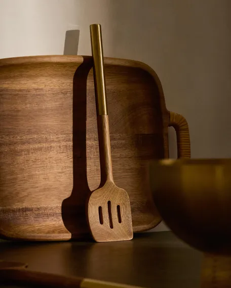 Лопатка Sataya с отверстиями из акации
