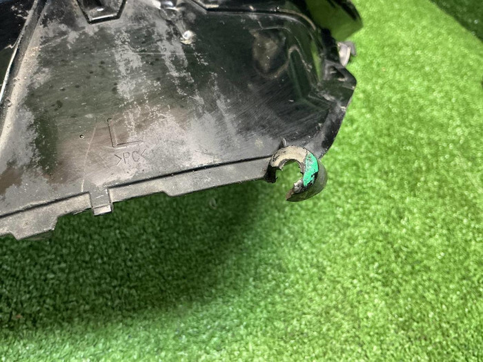 Стекло и корпус фары Toyota Camry xv70 (2017-2021)