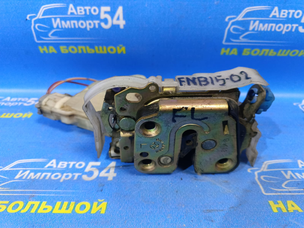 Замок двери передней левой NISSAN SUNNY 1999