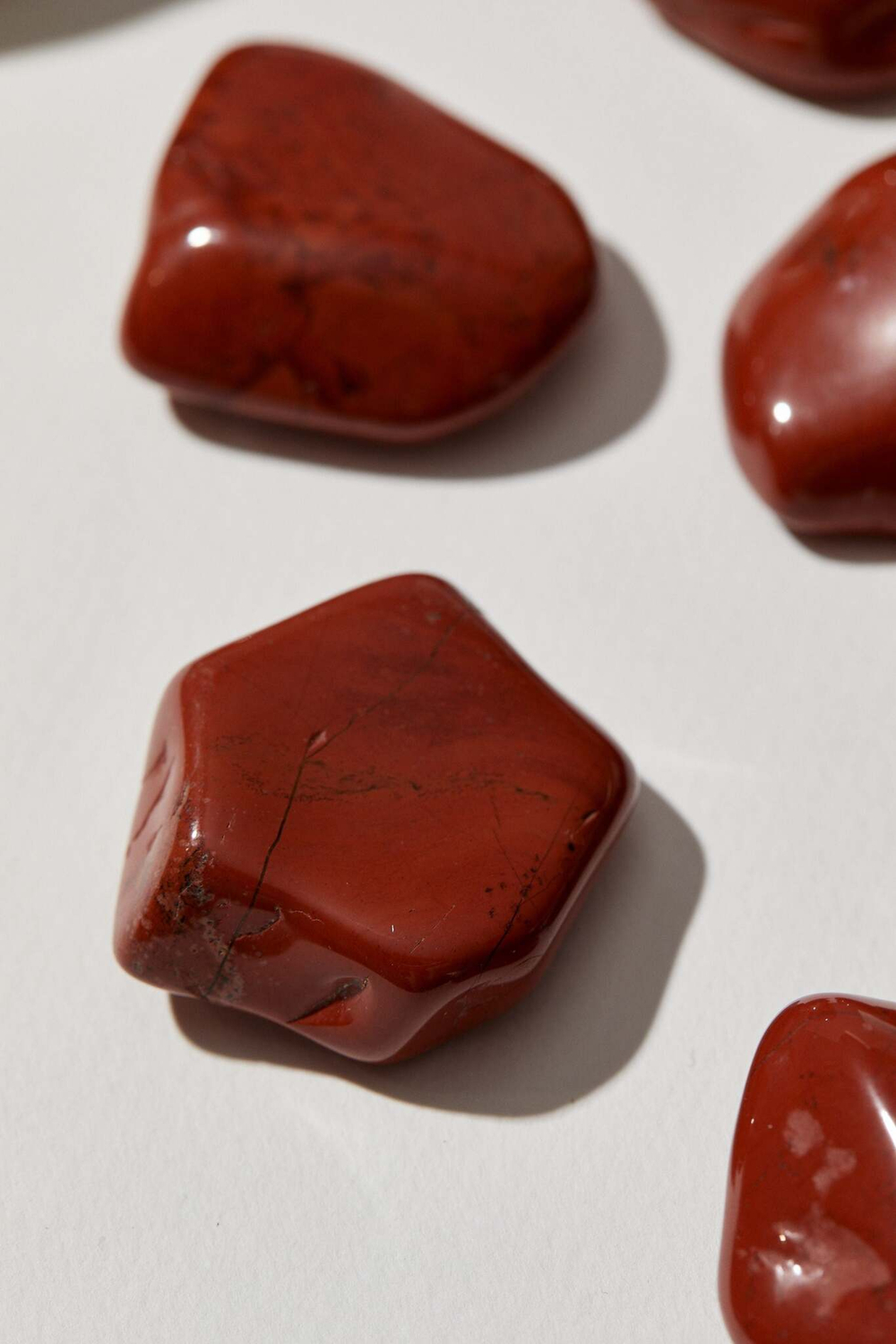 Красная яшма галтовка