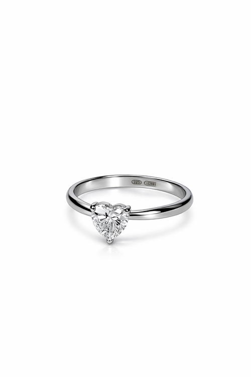 Кольцо с бриллиантом в форме сердца