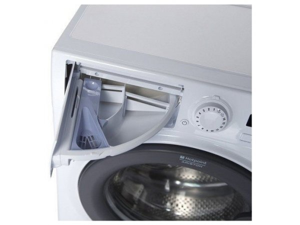 Стиральная машина Hotpoint/Ariston VMUG 501 B