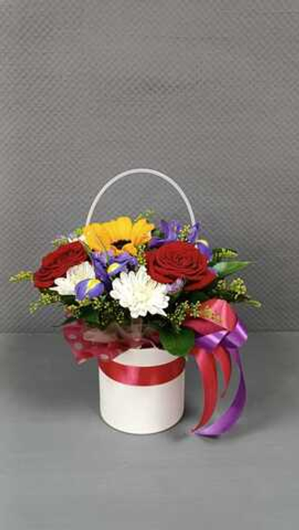 Корзиночка с цветами «Бархатные грани»