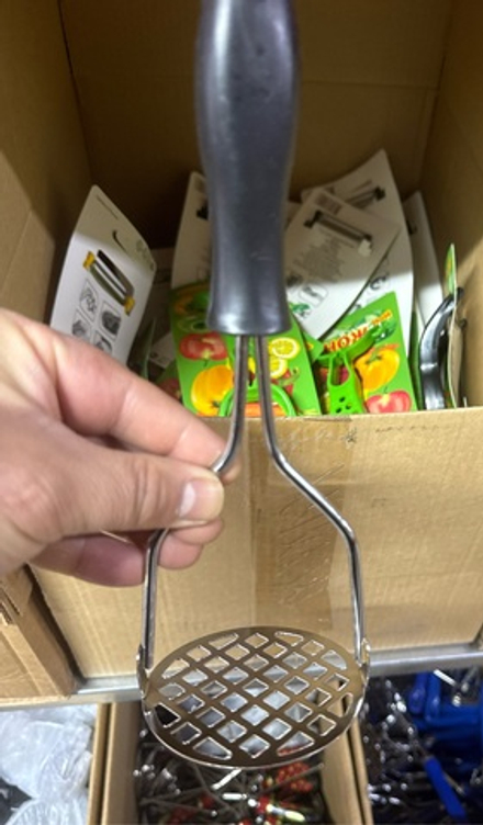 Толкушка черная простая