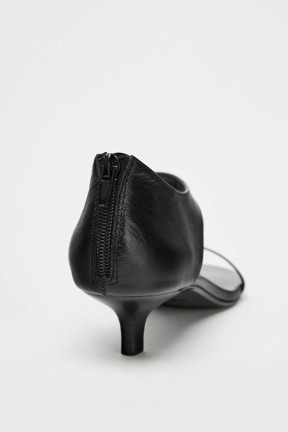 Кожаные босоножки на каблуке kitten heel