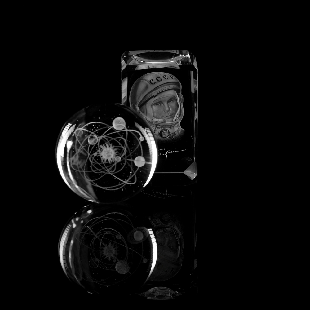 Композиция "Гагарин" и Шар "Солнечная система"