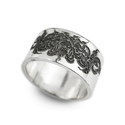 Широкое кольцо "Горгона" с гравировкой