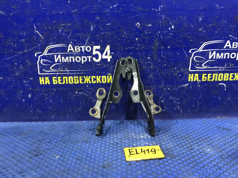 Петля капота левая TOYOTA CORSA 1991