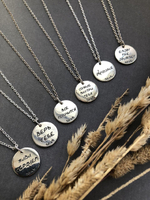 подвеска с надписью (на английском языке)