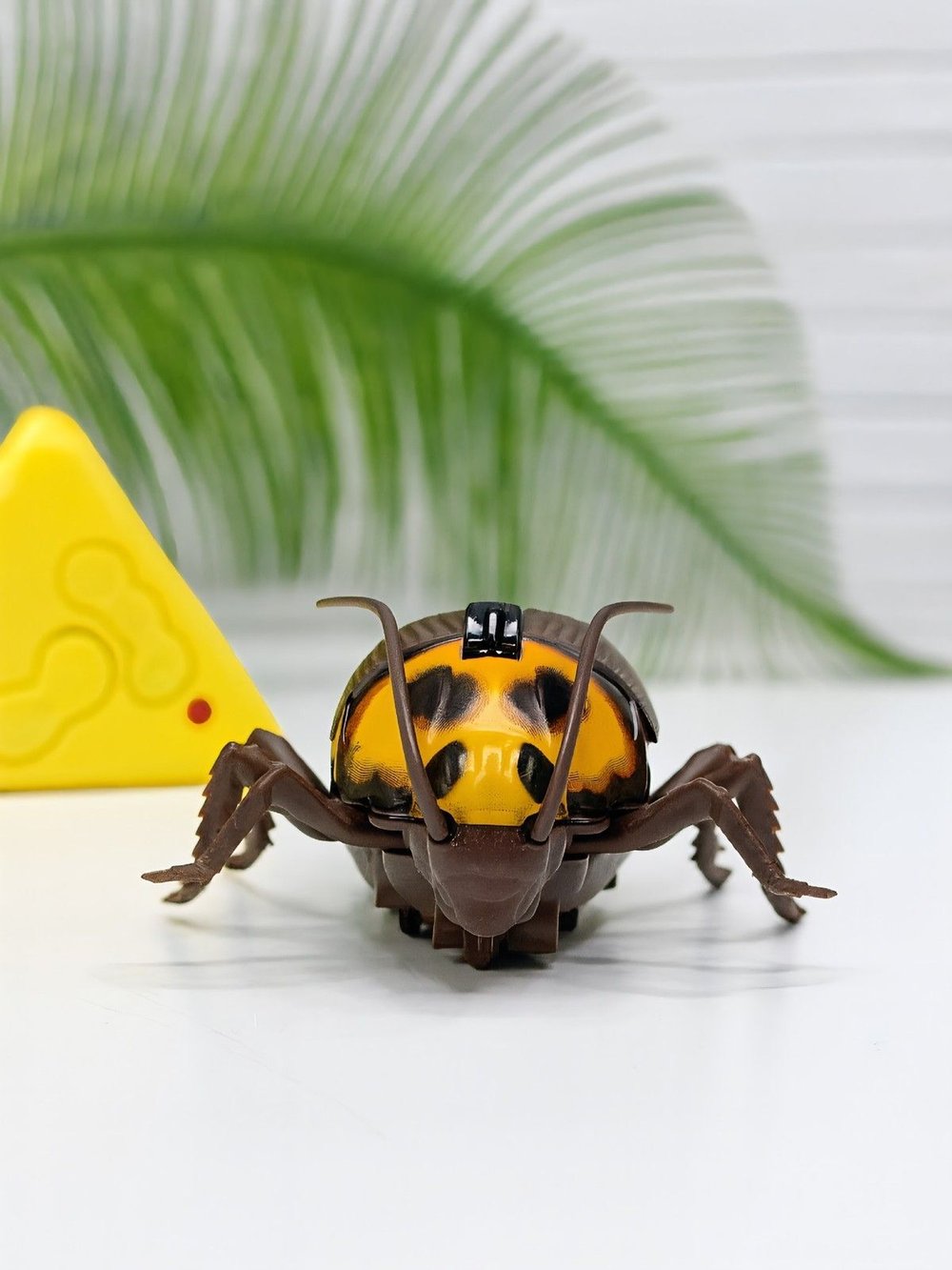 Жук на радиоуправлении (201984612)