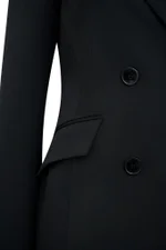 Жакет с объёмными плечами