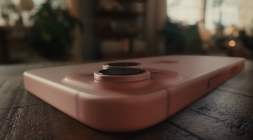 Apple iPhone 15 и iPhone 14 - Сравнение производительности процессора, характеристик камеры и экрана, цветов и дизайна.