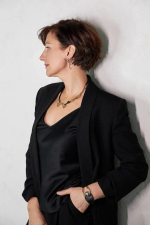 Колье асимметричное бант и цепь на черной коже, оттенок золото