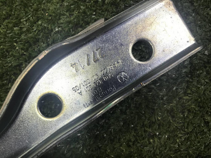 Петля капота левая VW Polo Sedan (2010-2020)