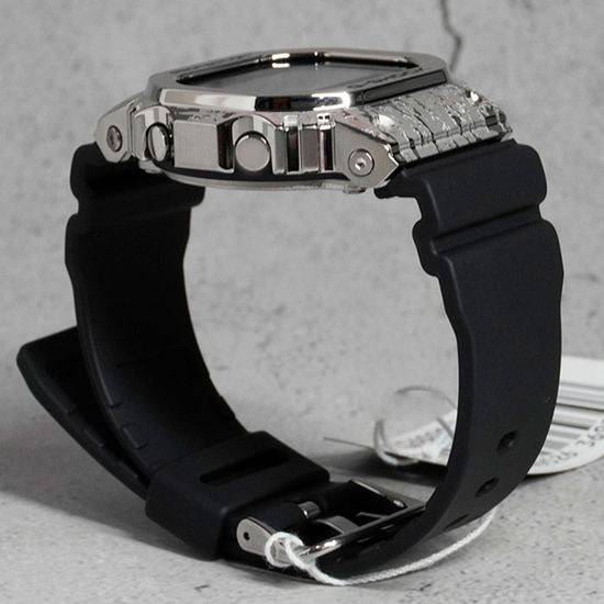 Наручные часы Casio GM-5600GC-1D