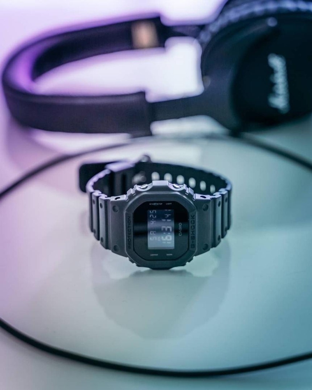 Gshock dw 2025 5600 bb