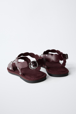 ZARA САНДАЛИИ С ЗАКЛЕПКАМИ, ГРАНАТОВЫЙ