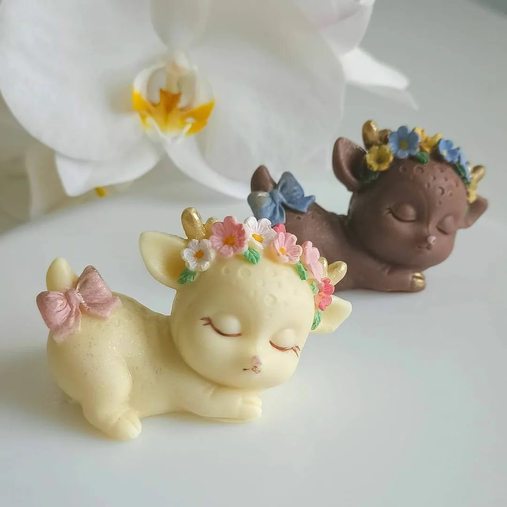 Шоколадная фигурка "Олененок девочка" цвет микс 7х4.5 см