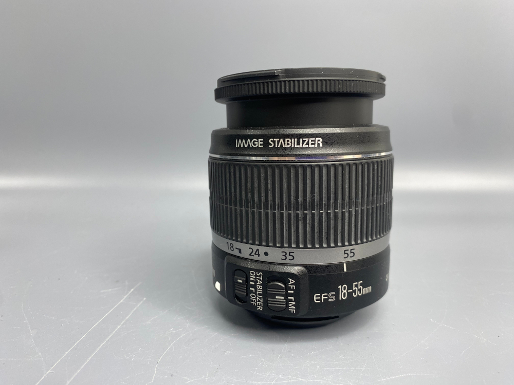 Canon EOS 550D Kit 18-55mm 3.5-5.6 IS 900 кадров