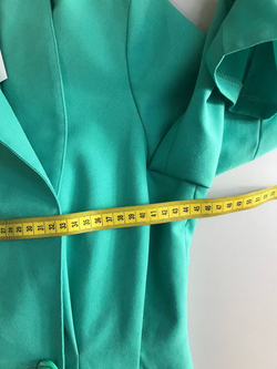 Жакет приятного оттенка, визуально на 42/44 размер