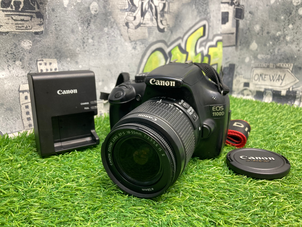 Canon 1100D kit 18-55mm IS ll 21.800 кадров