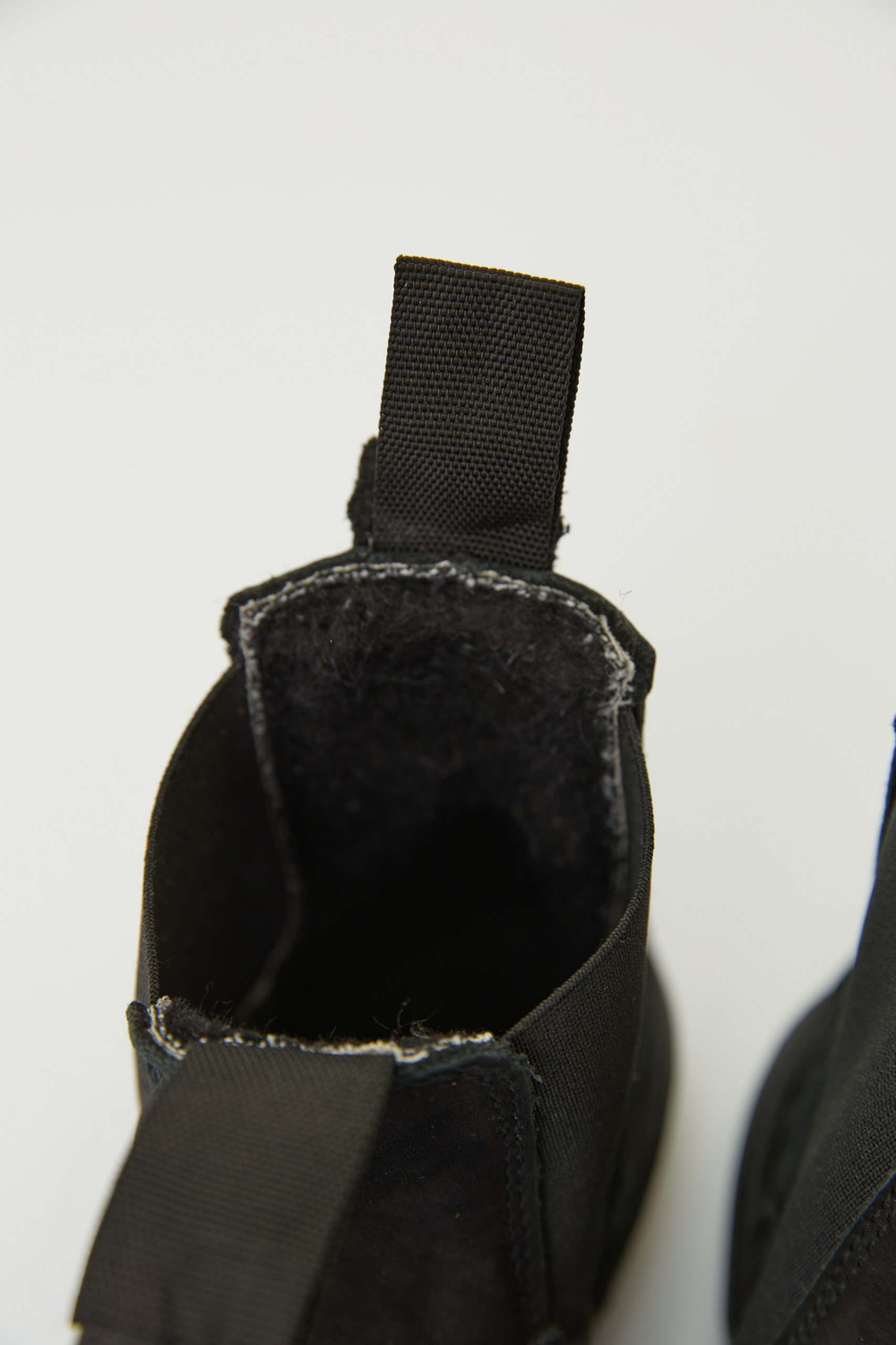 Челси из черного нубука с мехом