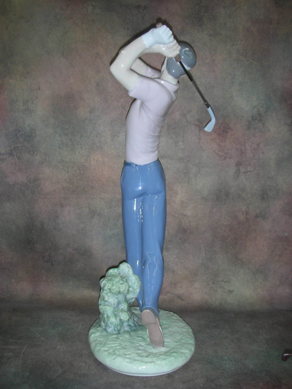 Статуэтка. Фарфор. Чемпион по гольфу. Lladro. Испания