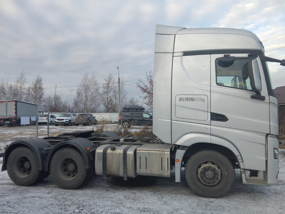 BEIJING BJ* 6x4 Седельный тягач BJ4250D6CP-02 (Дизельный, 12,9 л, 579 л.с., АТ)