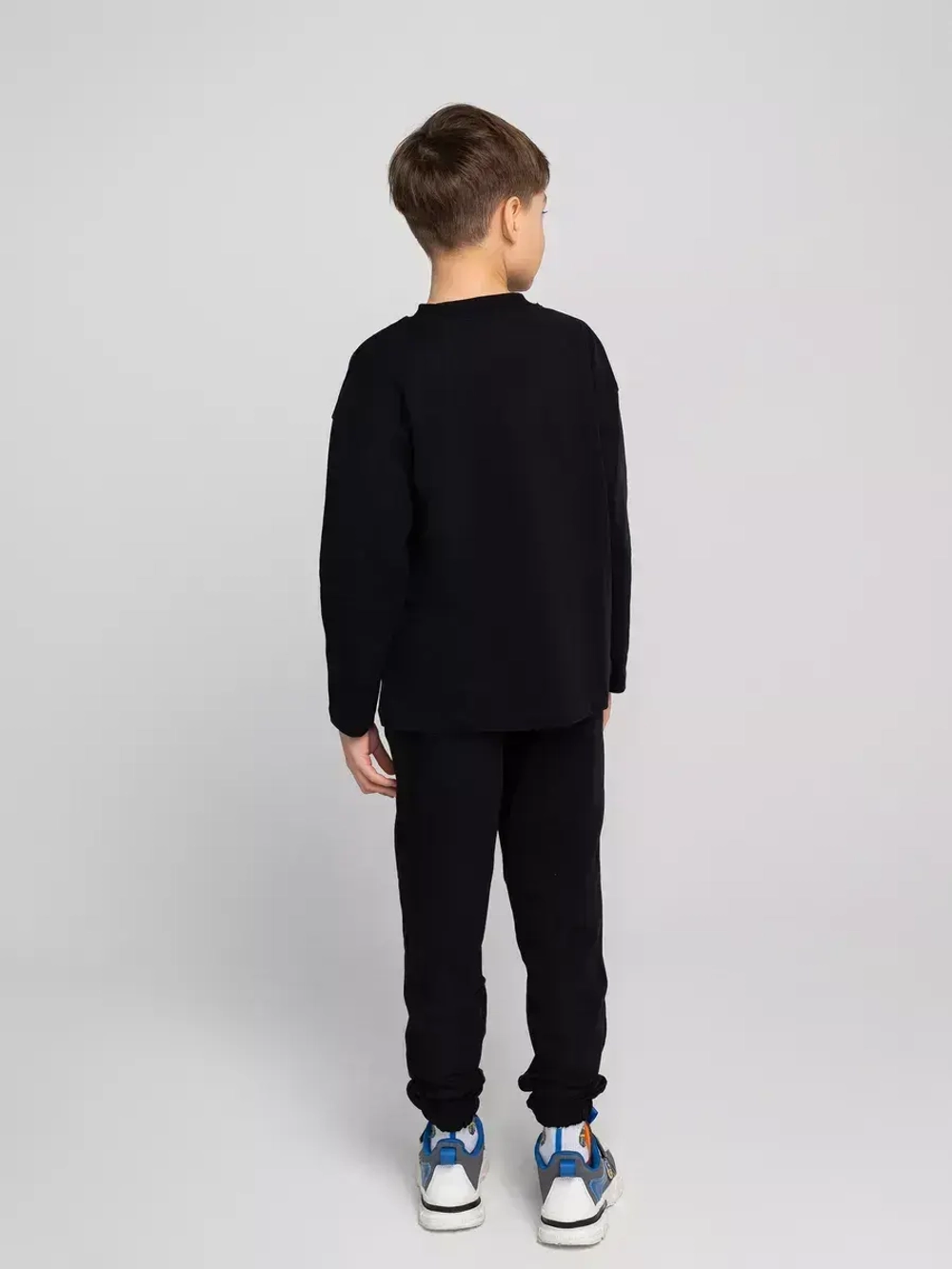 Черный костюм для мальчика в школу