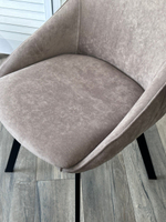 Стул М-City DISAUR Каса (Casa), поворотный на поворотный на 360 градусов, B5 Капучино, Велюр, Черный каркас