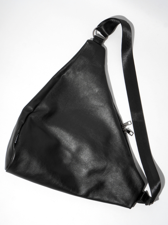 Кожаный рюкзак на одно плечо